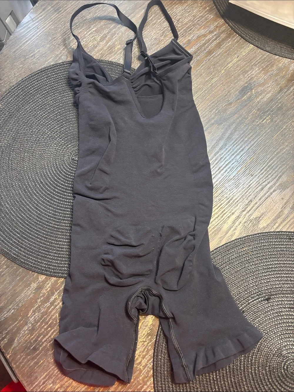 SKIMS Black seamless Sculpting mid thigh shortie large Bodysuit (smokers)